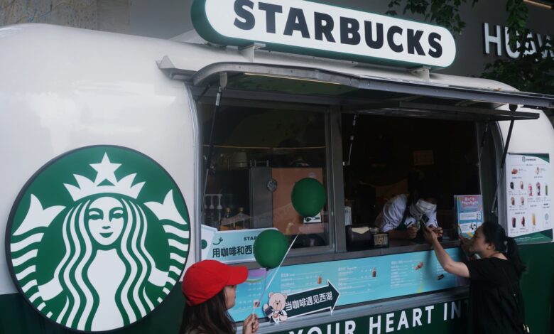 Jim Cramer takes issue with an analyst's Starbucks downgrade. Here's why