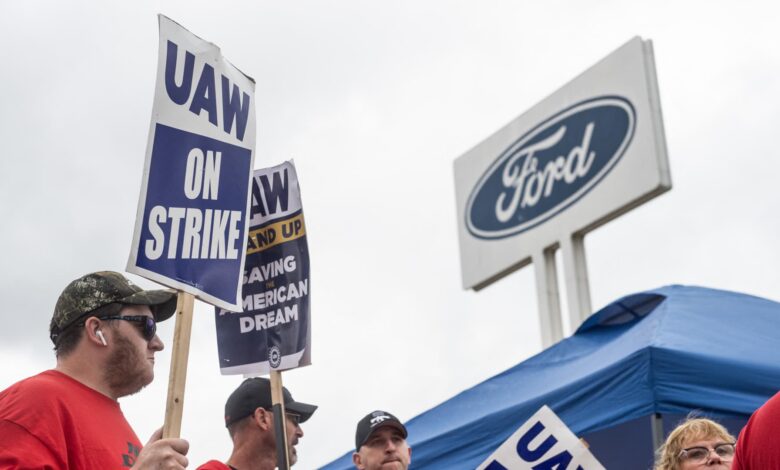 UAW-Ford deal includes $8.1B in investment, $5,000 ratification bonus