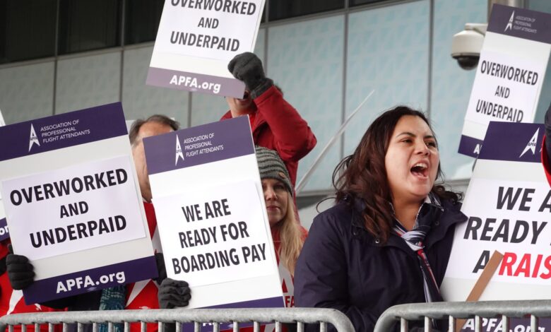 Flights attendants push airlines for higher wages